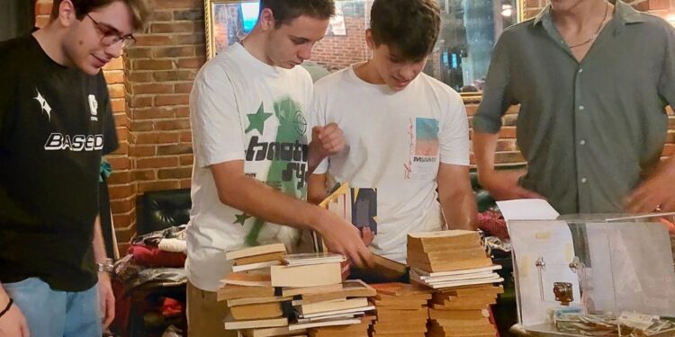 Odeća, knjige i veliko srce: Leskovac pokazao humanost kroz „Duks & Books“