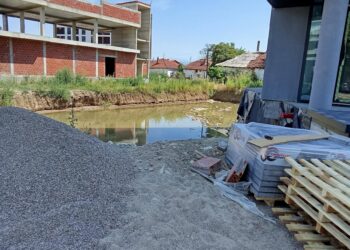 Ruši se ili se zida? Građani traže rušenje, investitor čeka dozvolu za nelegalni objekat u Leskovcu