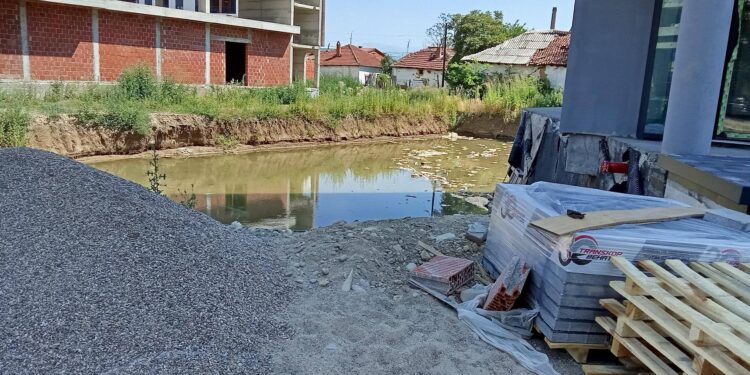Ruši se ili se zida? Građani traže rušenje, investitor čeka dozvolu za nelegalni objekat u Leskovcu