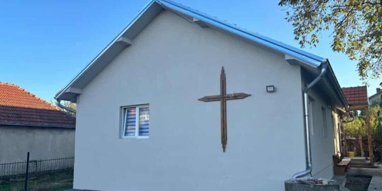 Napao decu u dvorištu romske crkve, vernike vređao, pretio i izazivao na fizički obračun