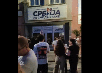 Nove blokade na jugu Srbije: U Leskovcu skandiranje ispred SNS-a, u Nišu okupljanja na nekoliko mesta