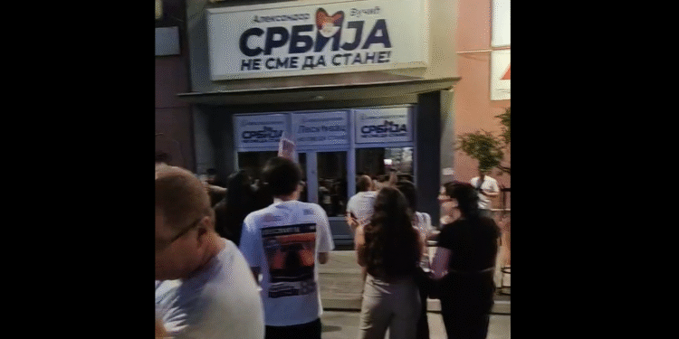 Nove blokade na jugu Srbije: U Leskovcu skandiranje ispred SNS-a, u Nišu okupljanja na nekoliko mesta