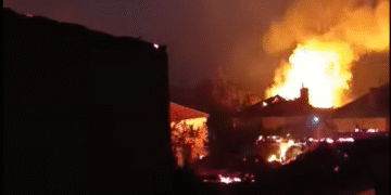 Sablasne scene iz Žitnog potoka: Do temelja izgorelo na desetine kuća, Kuršumlija proglasila vanredno stanje – VIDEO