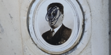 Vandali išarali slike na spomenicima na Gradskom groblju