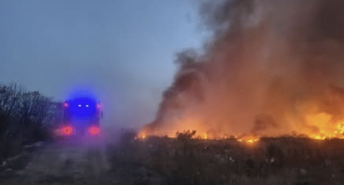 Požar i na deponiji Meteris kod Vranja – na terenu vatrogasci i gradski funkcioneri