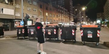 Studenti pozvali građane da ostavljaju otpad ispred prostorija SNS ako se nastavi uklanjanje kontejnera