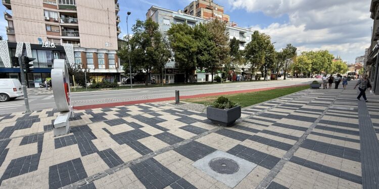 Završen projekat uređenja trotoara na Bulevaru oslobođenja u Leskovcu