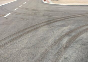 „Gradonačelniče, ove tragove su ostavili danas vaši ljudi u lošem, a ne nemarni građani u vrelom asfaltu!“