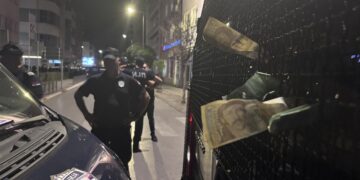 Veliki broj Leskovčana na večerašnjem protestu – ispred gradske kuće skandiraju: Mesko odlazi!