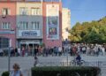 Pred početak protesta naprednjaka strpali Kuku u policijski auto, tvrde da nije uhapšen već samo legitimisan