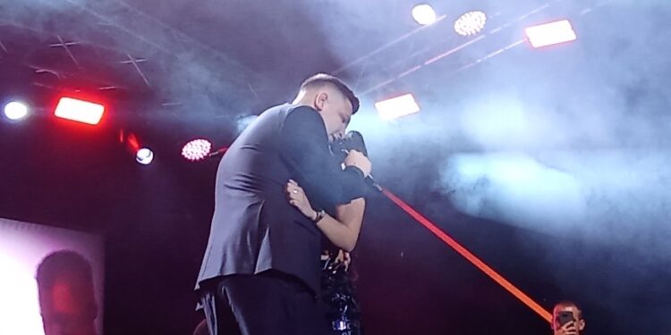 Prosidba na koncertu Dejana Matića na Roštiljijadi