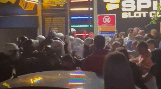 Okršaj građana i policije u Nišu – VIDEO