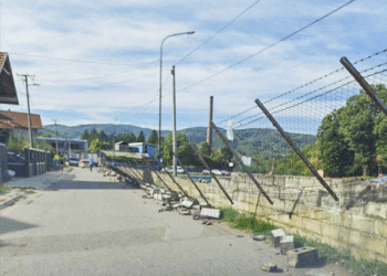 Obrušila se ograda kod bazena u Grdelici, srećom niko nije povređen