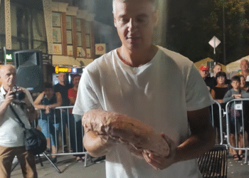 Na “Roštiljijadi” napravljena najveća pljeskavica iz ruke – teška 5,7 kilograma