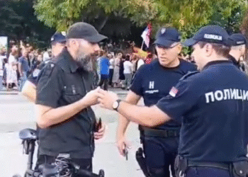 Incidenti tokom šetnje pristalica SNS-a u Leskovcu: maltretirana žena zbog uzvika „Pumpaj!“ – VIDEO