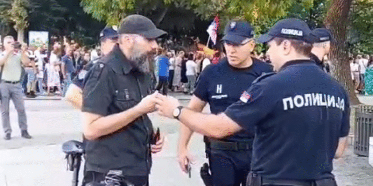 Incidenti tokom šetnje pristalica SNS-a u Leskovcu: maltretirana žena zbog uzvika „Pumpaj!“ – VIDEO
