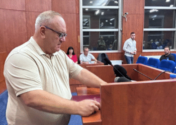 Gradonačelnik Leskovca se izvinio novinarima Rešetke zato što ih direktorka biblioteke već godinama diskriminiše – VIDEO