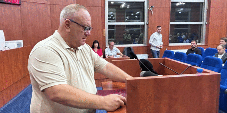 Gradonačelnik Leskovca se izvinio novinarima Rešetke zato što ih direktorka biblioteke već godinama diskriminiše – VIDEO