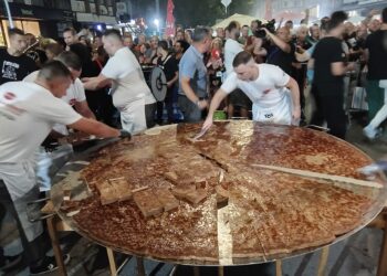 Najveća pljeskavica: Ove godine 90 kilograma, iduće “stotka“, obećavaju rekorderi