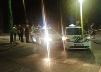 Sudar policijskog i taksi vozila u Leskovcu