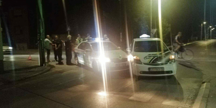 Sudar policijskog i taksi vozila u Leskovcu