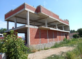 Da li inspekcija štiti nelegalnu gradnju porodice pomoćnice gradonačelnika Leskovca u ulici 28. marta?