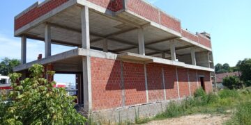 Da li inspekcija štiti nelegalnu gradnju porodice pomoćnice gradonačelnika Leskovca u ulici 28. marta?