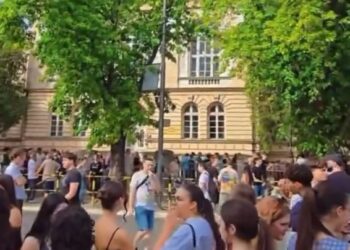 Učenici niške Prve gimnazije u totalnom bojkotu nastave: „Spasimo Sremac!“