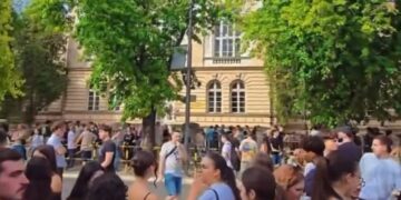 Učenici niške Prve gimnazije u totalnom bojkotu nastave: „Spasimo Sremac!“