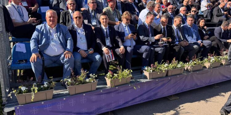 Cvetanovića „u ćoš“ na vojnoj paradi