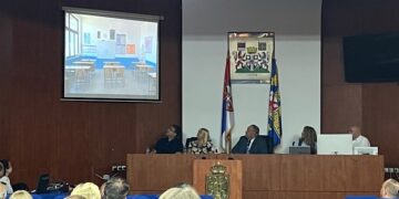 Cvetanović direktorima škola: „Mnogo ste bili u blokadama, pa niste navikli da radite“