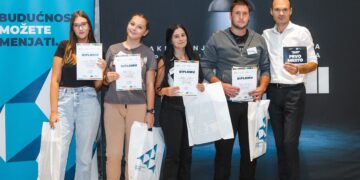 Srednjoškolci iz Leskovca, Niša, Svrljiga, Bojnika i Vranja pobedili na preduzetničkom takmičenju idejom o debatnoj emisiji koja spaja mlade i penzionere