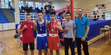 Dve srebrene medalje za boksere iz Vlasotinca na prvom kolu lige u Pirotu