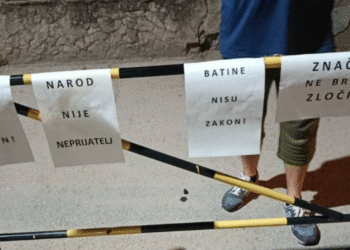 Prokupčani poručili policiji: „Vaša palica nije oružje protiv građana“