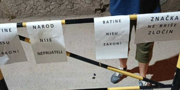 Prokupčani poručili policiji: „Vaša palica nije oružje protiv građana“