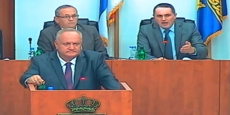 Zašto gradonačelnik ćuti na sve optužbe u skupštini?