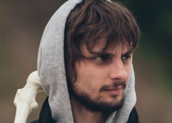 Glumac Dimitrije Stajić: „Sramotno je ponižavati umetnike, a budžet za kulturu svoditi na zidove i stolariju“
