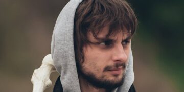 Glumac Dimitrije Stajić: „Sramotno je ponižavati umetnike, a budžet za kulturu svoditi na zidove i stolariju“