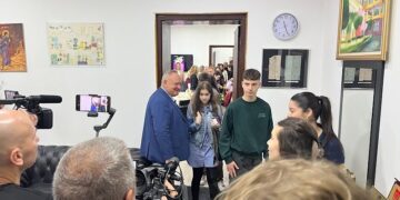 Leskovački mališani tražili dino-park i menzu od gradonačelnika, a evo šta su mu poklonili