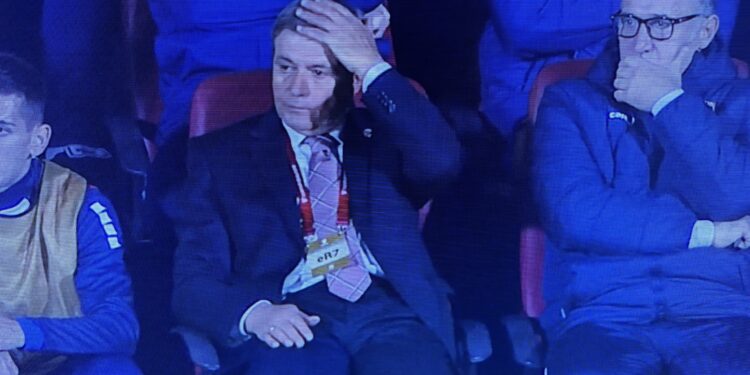 Sa stadiona u Leskovcu jasno odjekuje: “Piksi, odlazi!” — poruka navijača posle pobede Albanije nad Srbijom