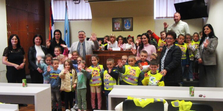 U Dečjoj nedelji, predsednik SO Vlasotince priredio prijem za školarce i predškolce