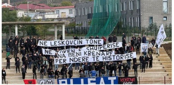 Sraman transparent navijača Prištine pred meč Srbija–Albanija: „U našem Leskovcu, na albanskoj zemlji“