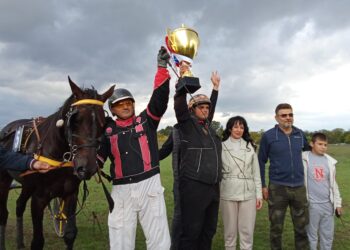 Tradicionalne konjičke trke u čast Dana grada na punom Hipodromu