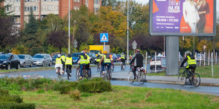 „Srećan put, heroji naši“ – niški studenti krenuli biciklima do Novog Sada