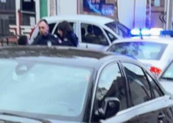 Šta je ovo sa crnim hronikama danas?! Jedna osoba izbodena nožem ispred škole