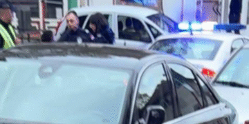 Šta je ovo sa crnim hronikama danas?! Jedna osoba izbodena nožem ispred škole