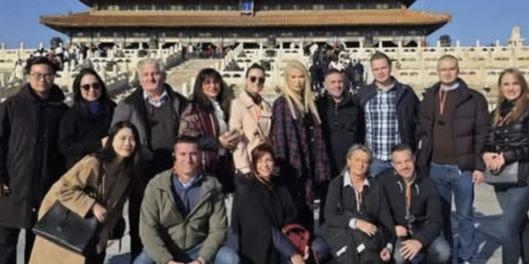 GDE JE NESTAO GRADONAČELNIK? Svi ćutali, a jedna fotografija ga otkrila u Kini!