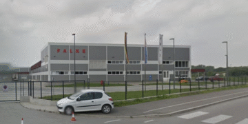 Radnici Falkea“ tvrde da se od ponedeljka smrzavaju na poslu – Grejanja nema, u halama sa kapama i jaknama