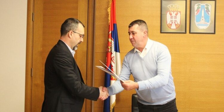 Uručeni ugovori predstavnicima 10 udruženja u Vlasotincu