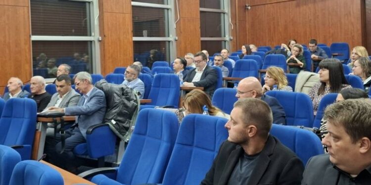Sastanak sa leskovačkim privrednicima zatvoren za javnost, novinarima dozvoljeno samo fotografisanje